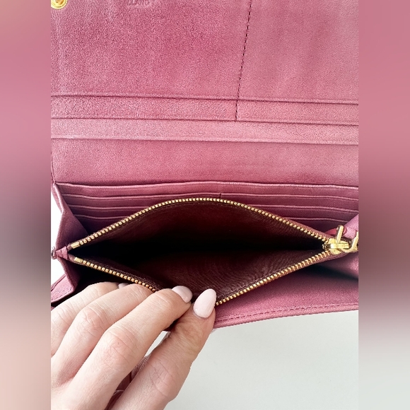 Pre-loved PRADA wallet pink leather - Picture 9 of 12